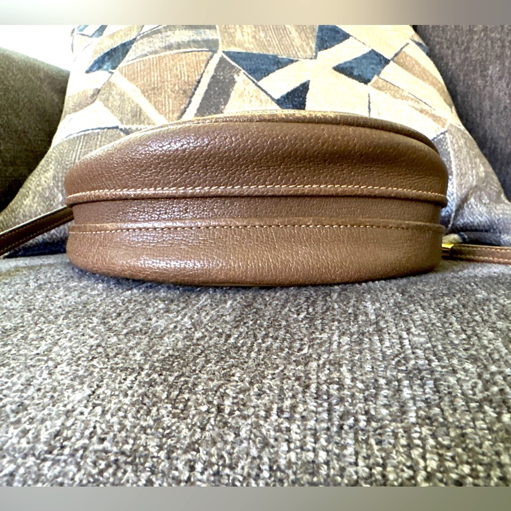 DO NOT BUY Gucci Leather Disc Bag - Picture 5 of 14